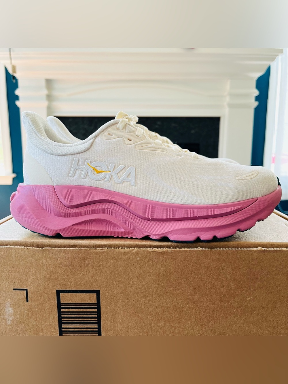 Sz 8 Hoka Arahi 8 Women's Running Sneakers Alabaster/Lingonberry 1168691-ARLN